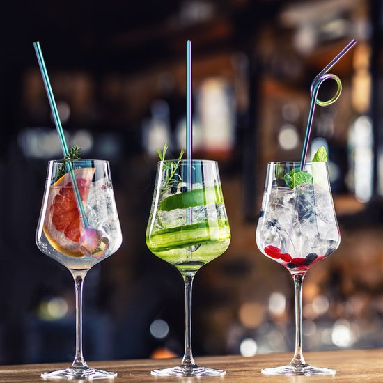"Bar Dedicated RVS rietjes – herbruikbaar en duurzaam, inclusief borsteltje, lifestylefoto"