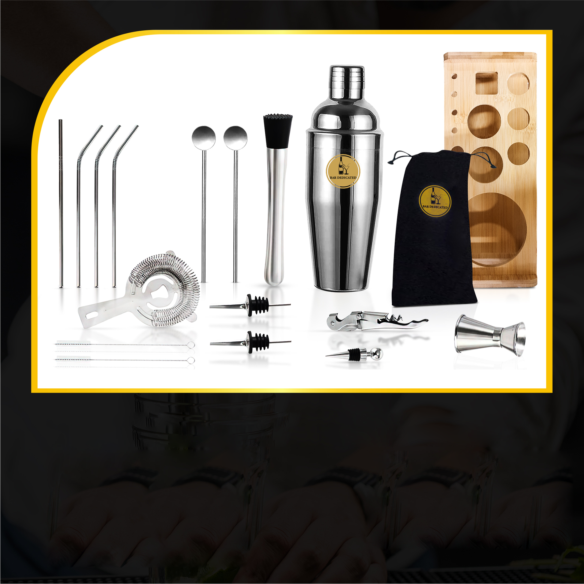 “Complete 16-delige zilveren cocktailset van Bar Dedicated – shaker, maatbeker, stamper, zeef, schenktuiten en receptenboek.”