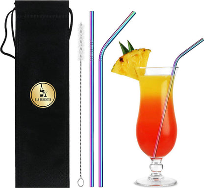 “Bar Dedicated herbruikbare metalen rietjes naast een tropische cocktail in cocktailglas.”